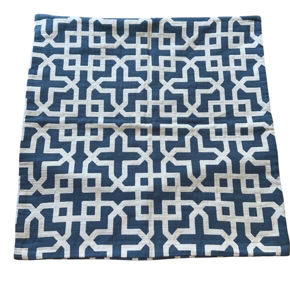 2 Pottery Barn 24" Euro Shams Blue & White Geometric Pattern Zip Closure - Picture 5 of 7